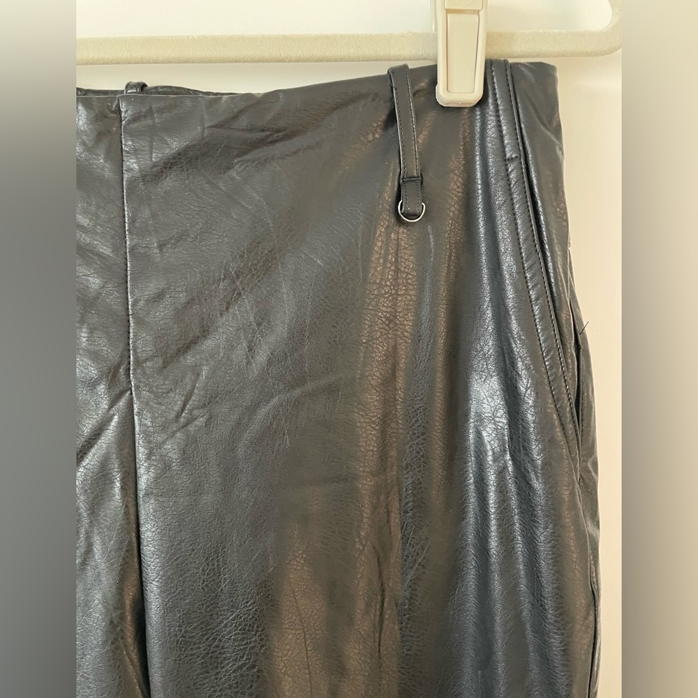 LYSSE Faux Leather Pull On Stretch Straight Leg Pants, Black, Large - Picture 3 of 6